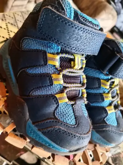 Zapatillas deportivas infantiles azul y amarillo - miniatura 1
