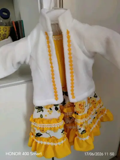 Vestido infantil floral amarillo - miniatura 2