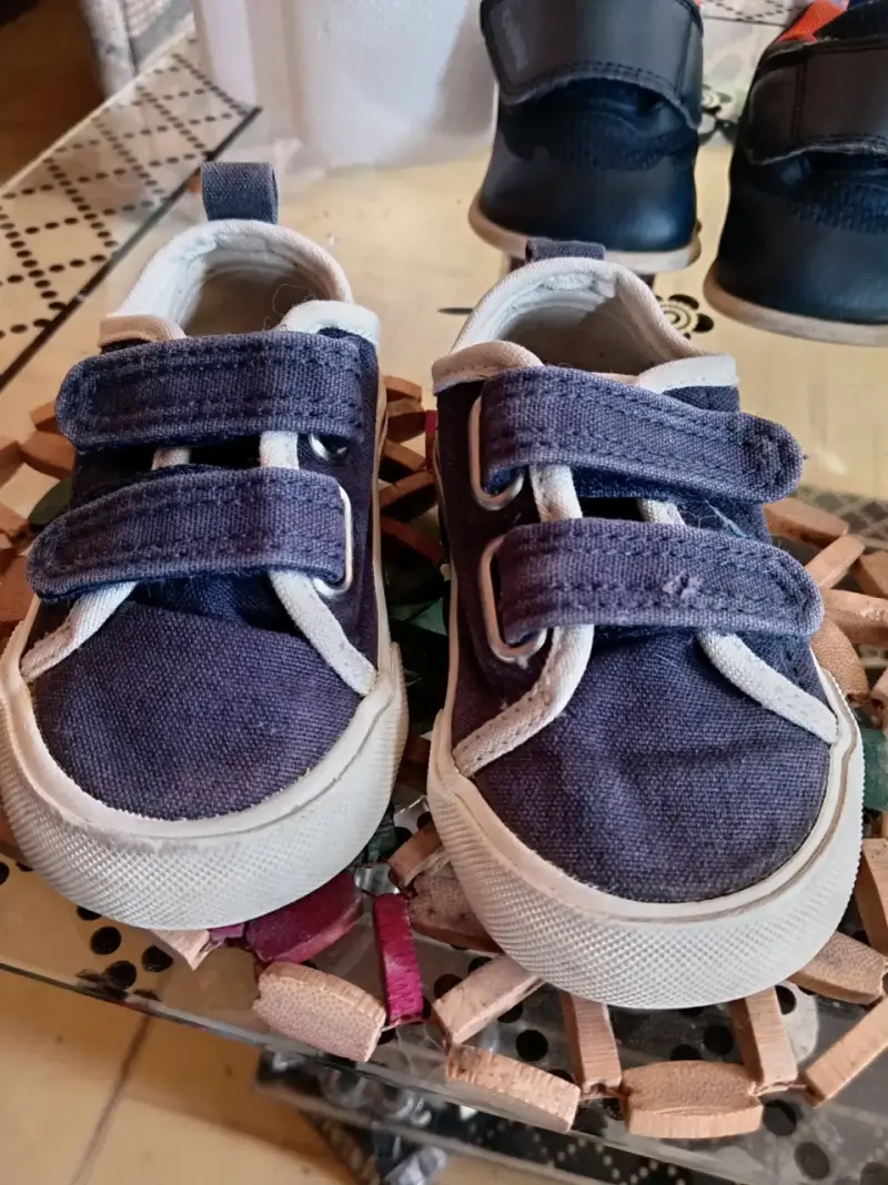 Zapatillas de bebé azul con velcro