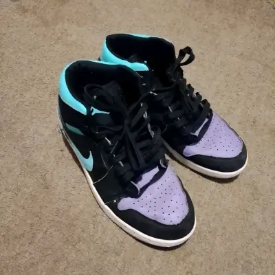 Zapatillas deportivas Nike negras y moradas - miniatura 2