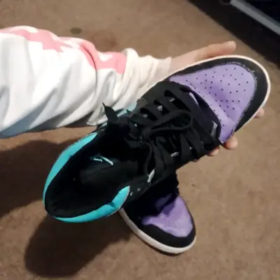 Zapatillas deportivas Nike negras y moradas - miniatura 3