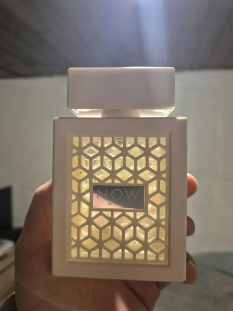 Perfume Now White elegante y fresco