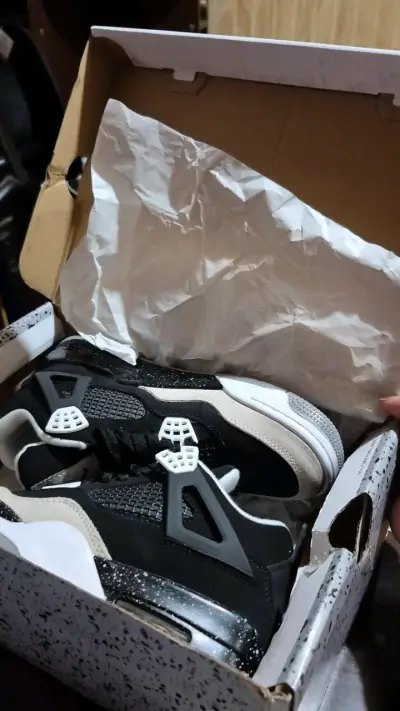 Zapatillas Jordan Air 3 negras y beige - miniatura 3