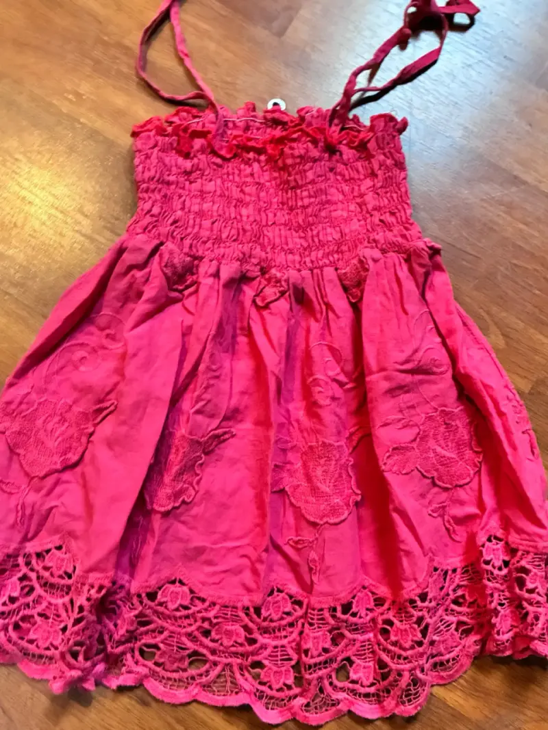 Vestido Umbrale Kids, fucsia con bordado floral