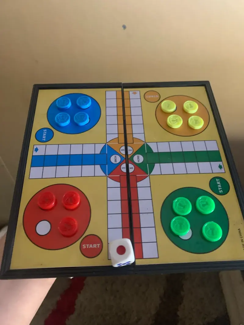 Juego de mesa Ludo portátil