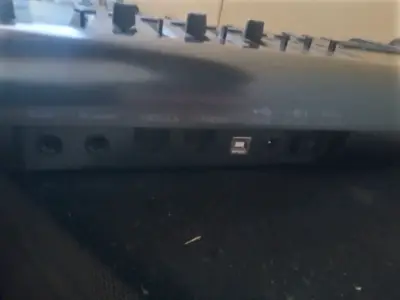 Teclado MIDI controlador musical - miniatura 4