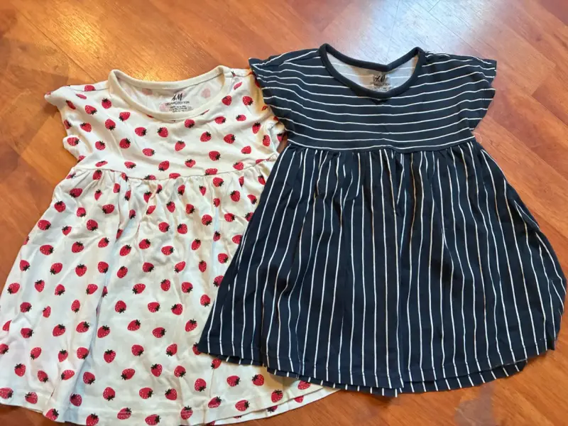 2 Vestidos infantiles T4, marca H&M