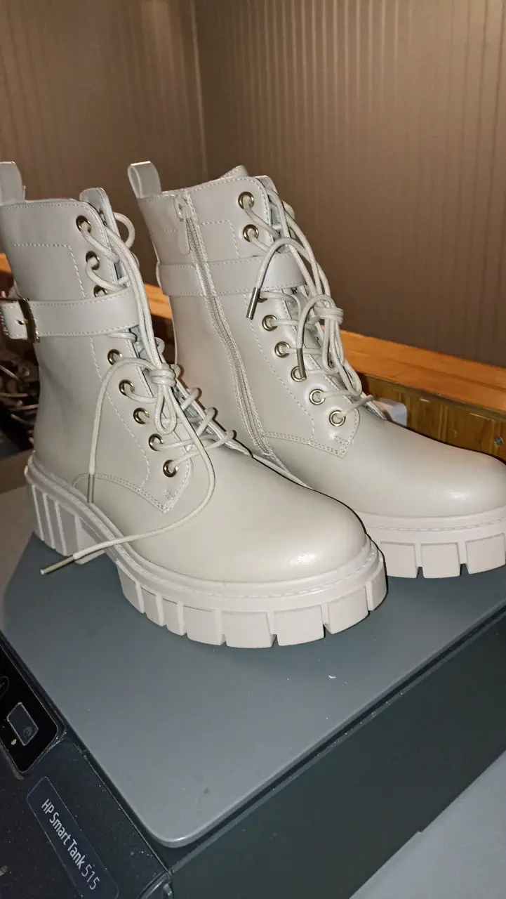 Botines beige con plataforma - 1