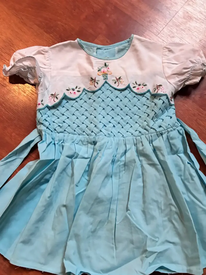 Vestido infantil bordado azul y blanco T2