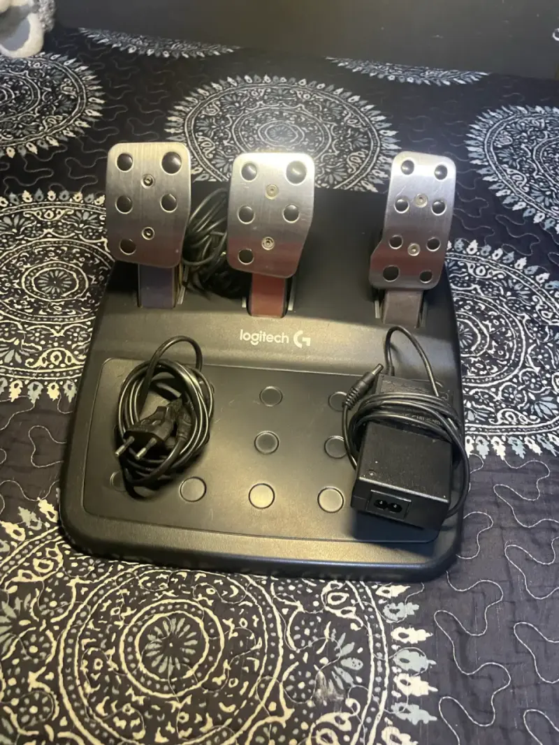 Volante y pedales Logitech G29 para PS4/PS5 - 4