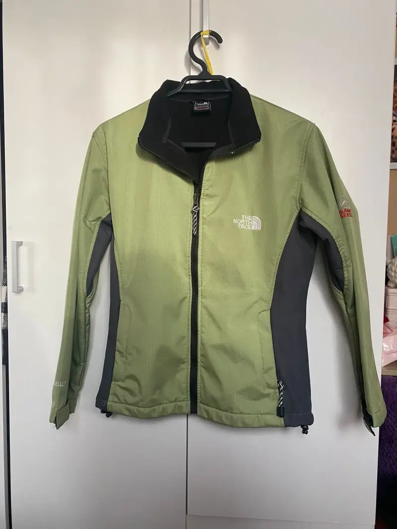 Chaqueta The North Face verde impermeable