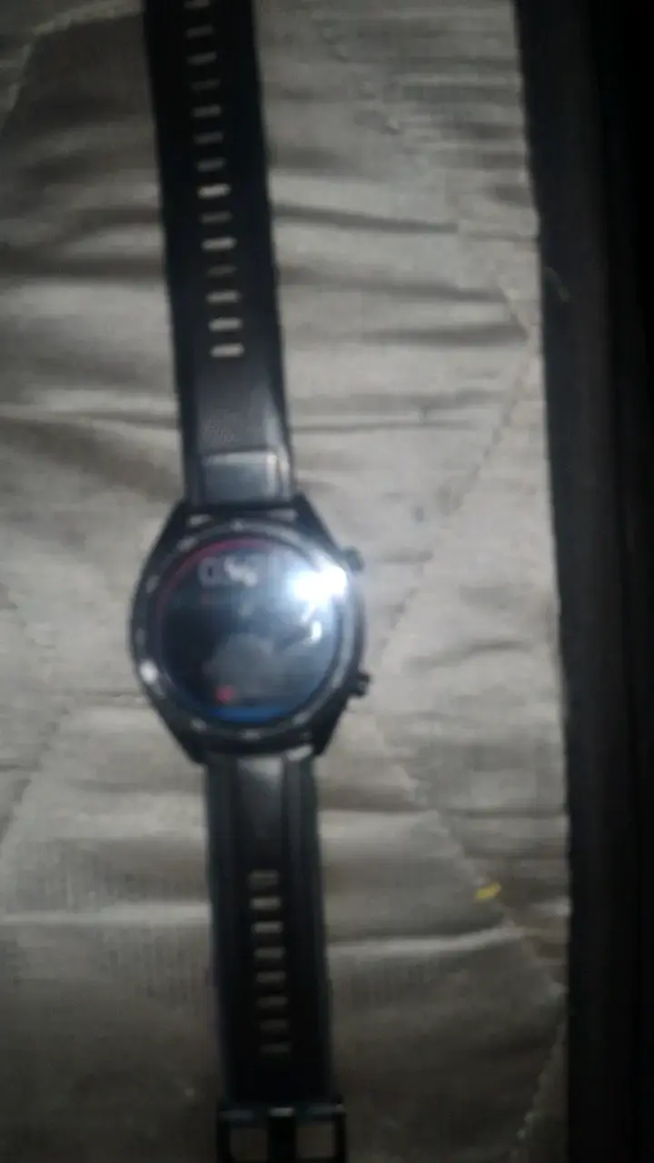 Reloj inteligente negro con correa de silicona - 2