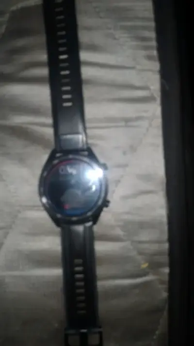 Reloj inteligente negro con correa de silicona - miniatura 2