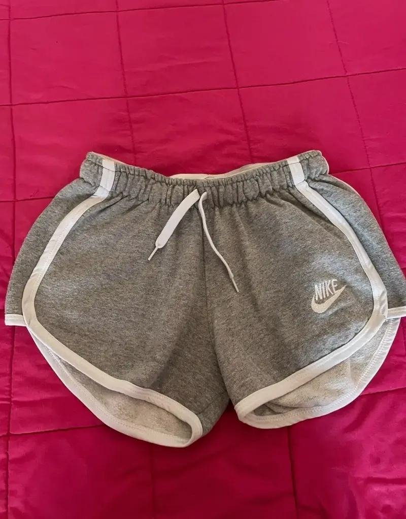 Short deportivo Nike gris para mujer - 2