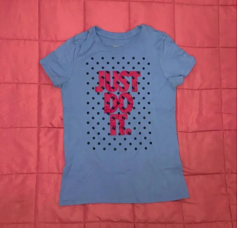 Polera Nike con estampado 'Just Do It'