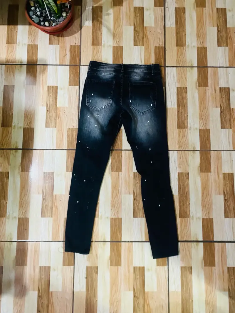 Jeans negros desgastados para hombre - 2