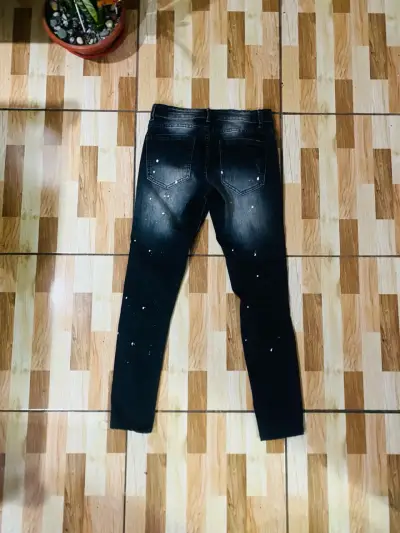 Jeans negros desgastados para hombre - miniatura 2