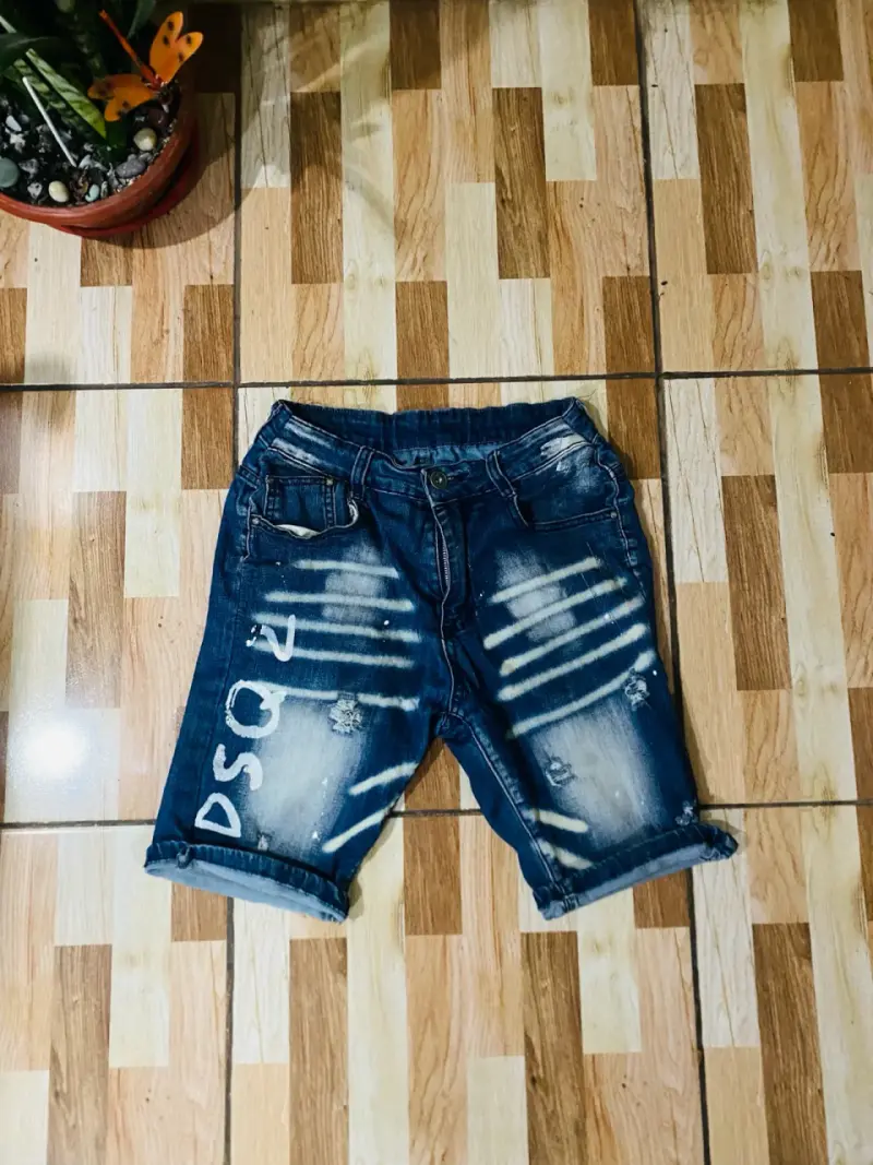 Bermudas de mezclilla DSQ2 desgastadas - 1