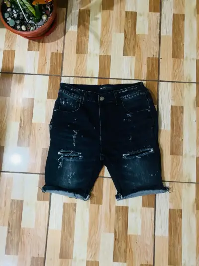 Shorts de mezclilla negros desgastados - miniatura 1