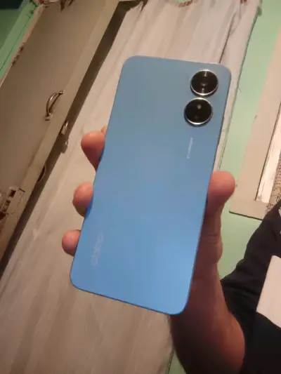 Smartphone Oppo azul A17 con doble cámara - miniatura 1