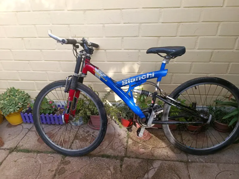 Bicicleta Bianchi montaña azul y roja - 2