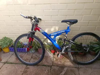 Bicicleta Bianchi montaña azul y roja - miniatura 2