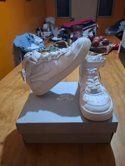 Zapatillas deportivas blancas con detalles amaril - miniatura 3