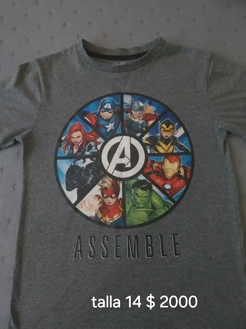 Polera Avengers gris talla 14