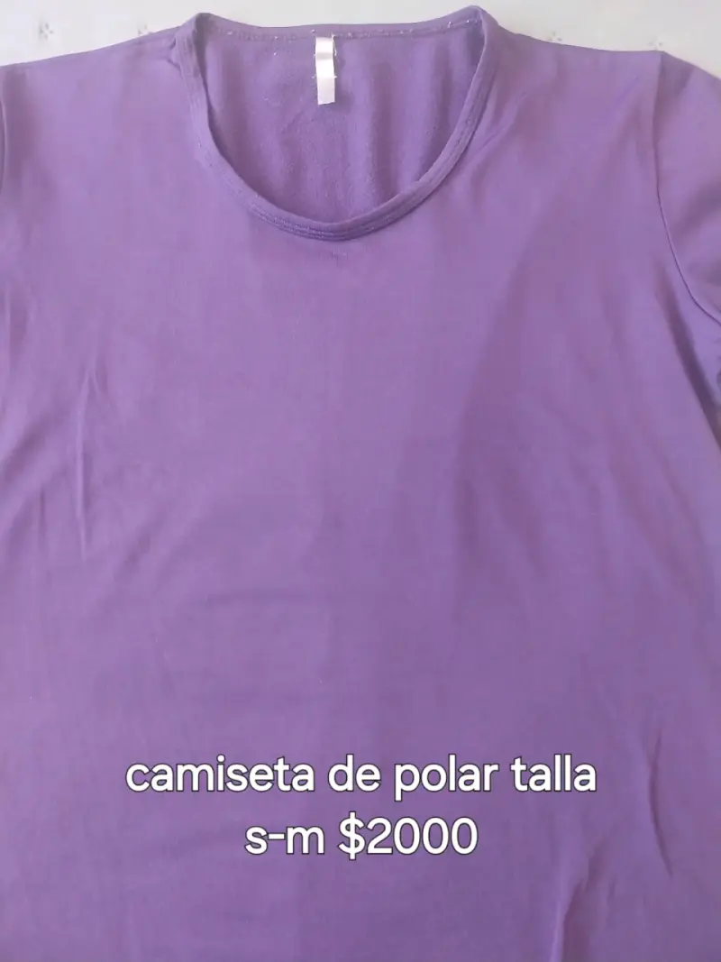Camiseta de polar morada talla S-M