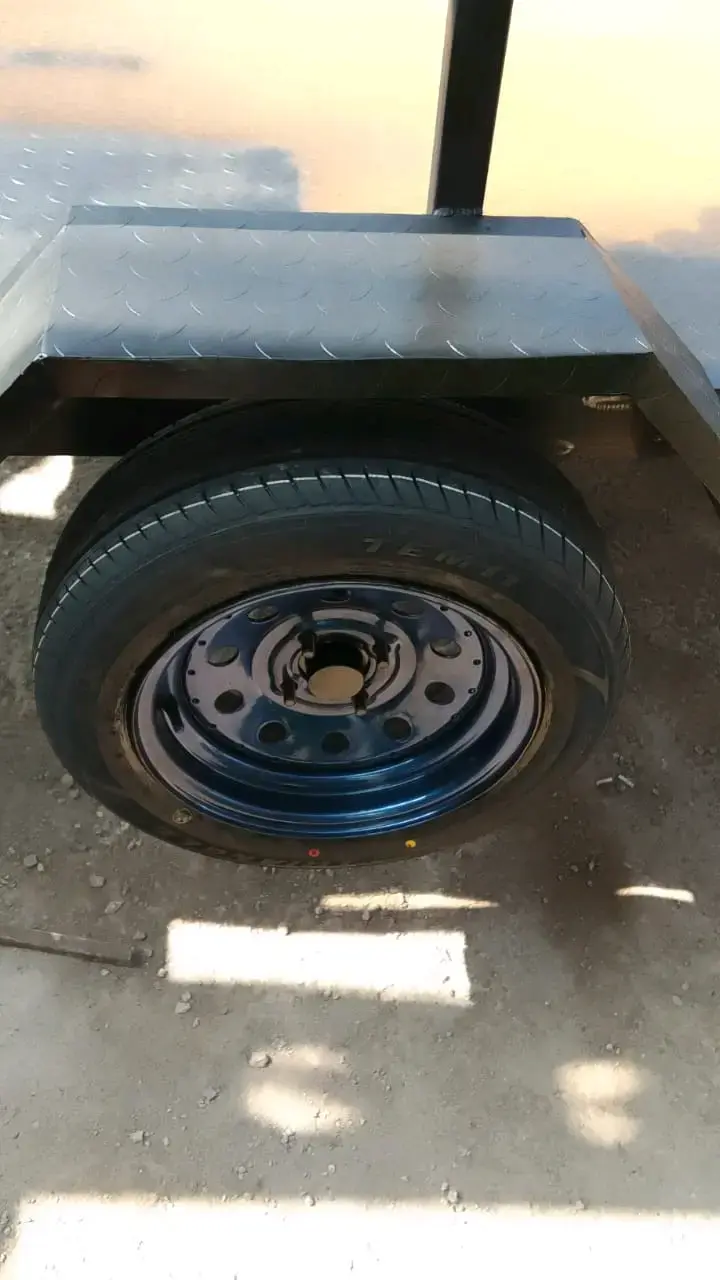 Carro de arrastre metálico con rueda de repuesto - 3