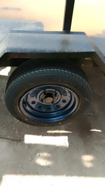 Carro de arrastre metálico con rueda de repuesto - miniatura 3