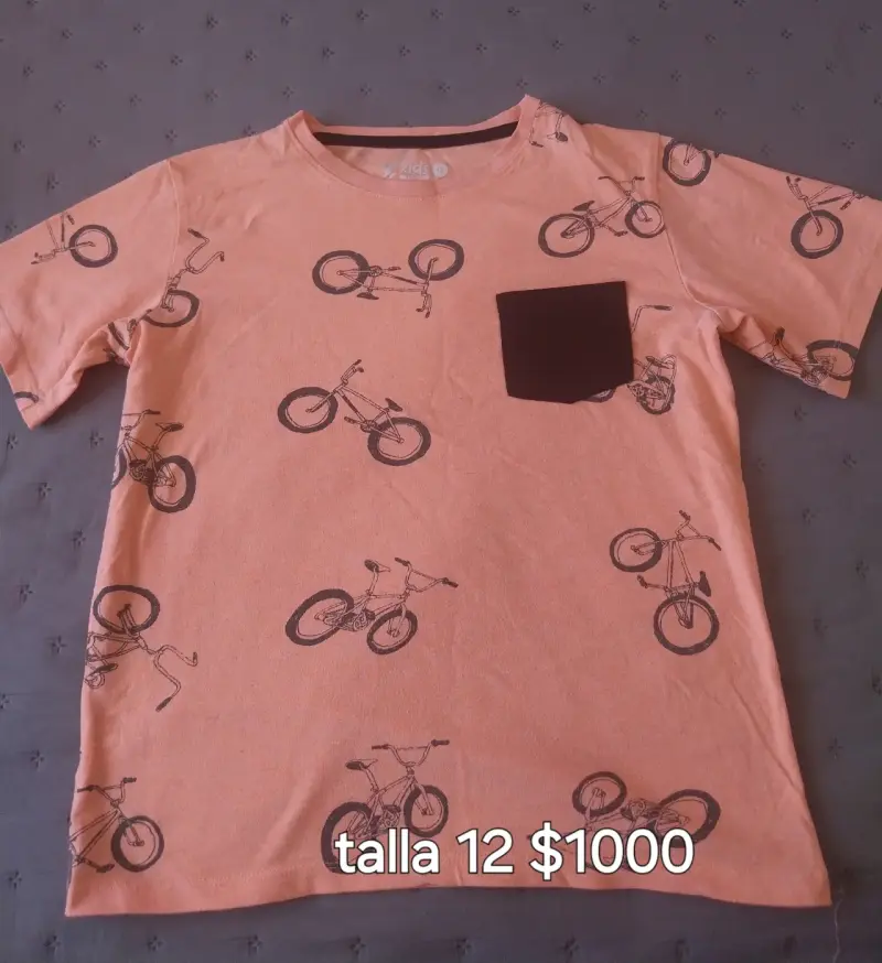 Polera infantil con estampado de bicicletas