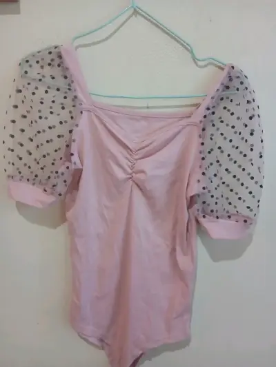 Body rosa con mangas de tul a lunares - miniatura 1