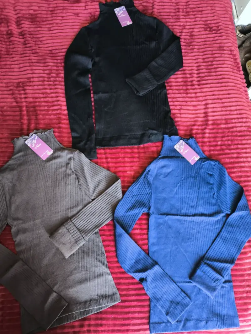 Poleras de cuello alto en azul y negro - 2