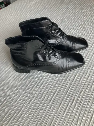 Zapatos vintage de cuero charol negro - miniatura 2