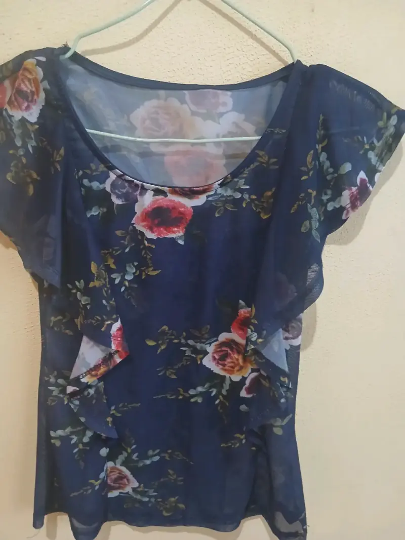 Blusa floral azul transparente para mujer