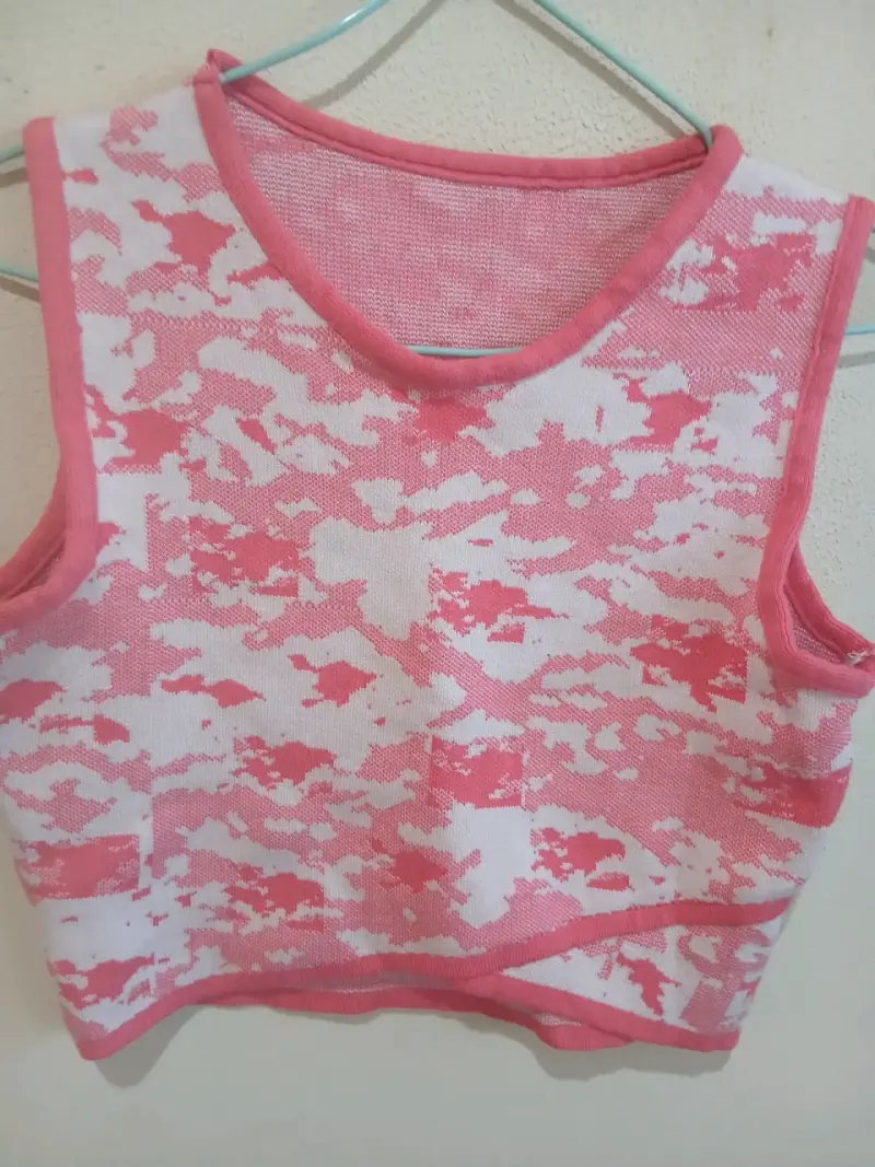 Chaleco tejido sin mangas rosa y blanco