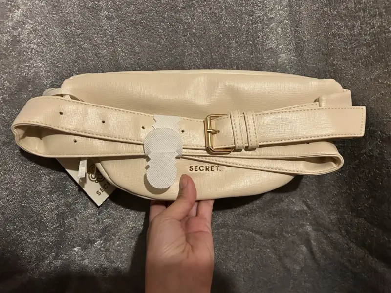 Riñonera beige Secret con diseño calado - 2