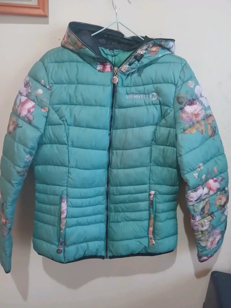 Chaqueta acolchada Merrell verde floral