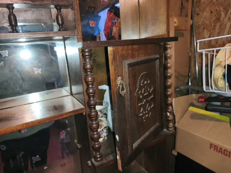 Antiguo mueble de madera con cajones - 3