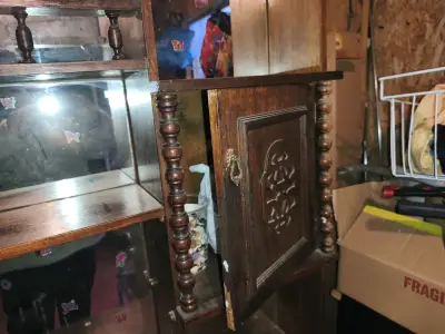 Antiguo mueble de madera con cajones - miniatura 3