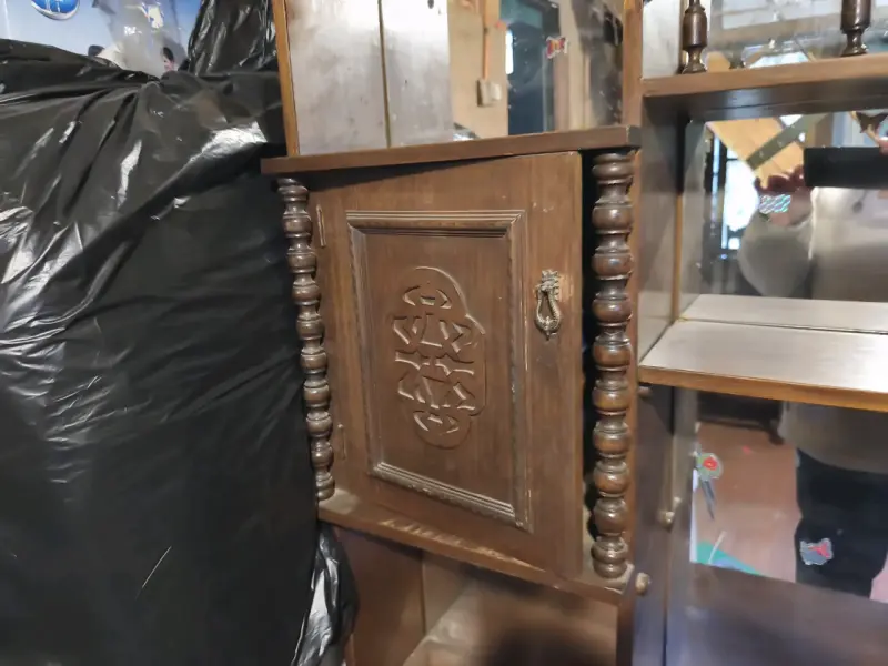 Antiguo mueble de madera con cajones - 4