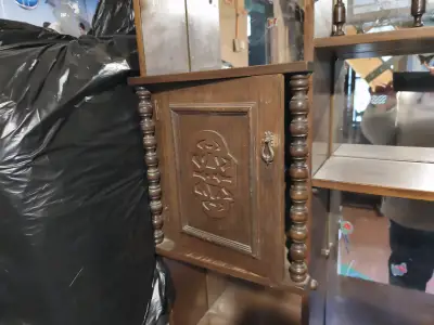 Antiguo mueble de madera con cajones - miniatura 4