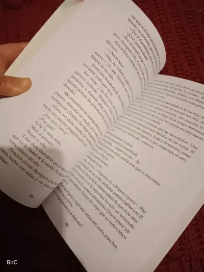 Libro 'La fragilidad de un corazón bajo la lluvia' - miniatura 2