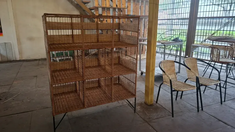 Estantería de mimbre con estructura metálica - 3