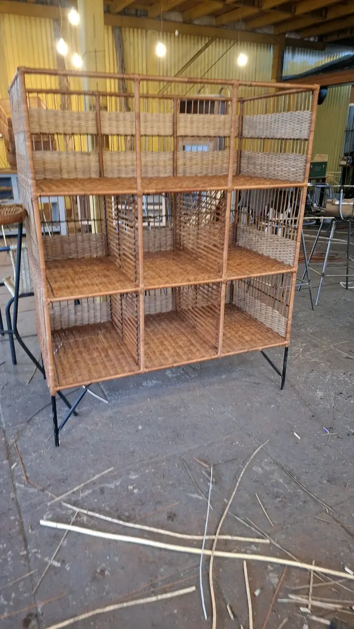 Estantería de mimbre con estructura metálica - 5