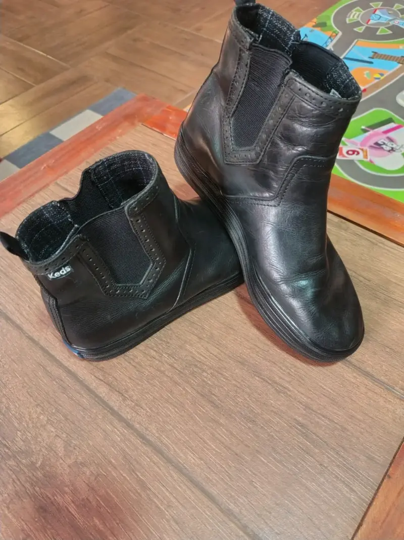 Botines de cuero negros para mujer