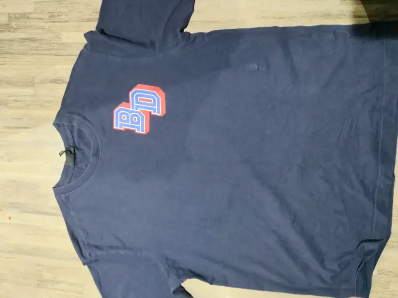 Polera azul con diseño BD - 1