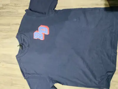 Polera azul con diseño BD - miniatura 1
