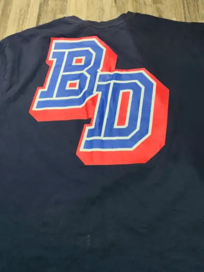 Polera azul con diseño BD - miniatura 3